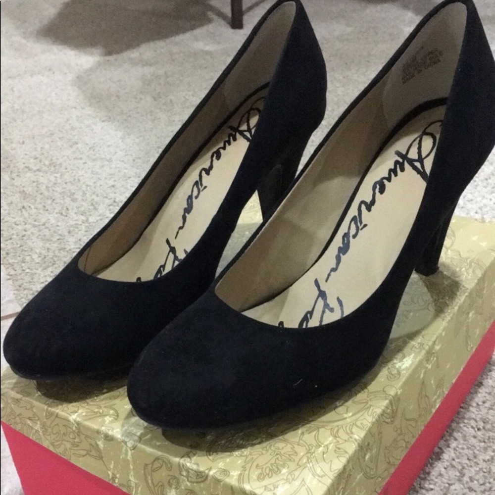 American rag size 9.5 black heel